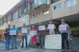 Activists of Piu Democrazia in front of Trient's Palazzo della Regione on 16 July 2014